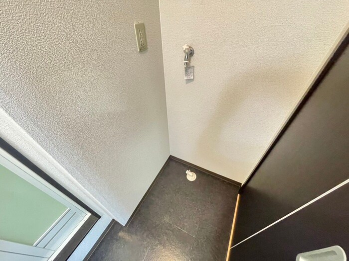 物件内観写真16　(洗濯機置場)