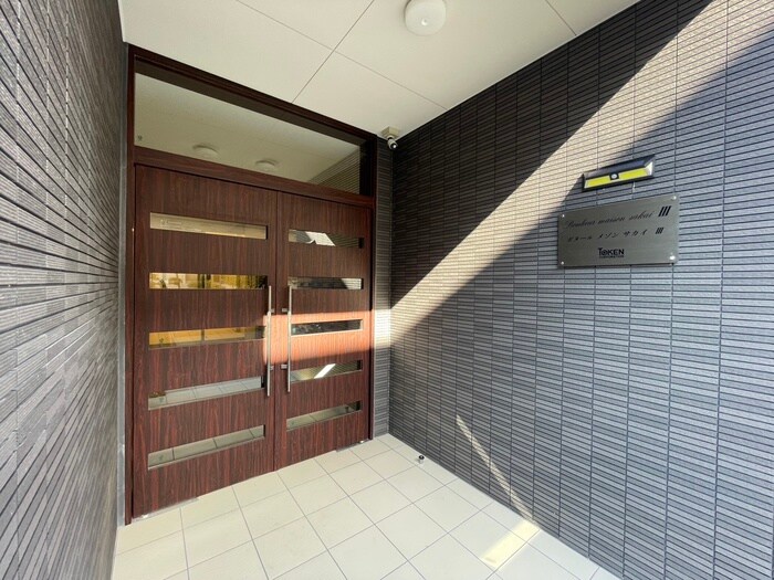 物件外観写真2　(エントランス部分)