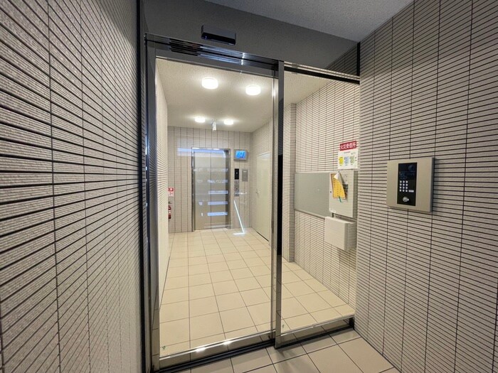 物件外観写真5　(エントランス部分)