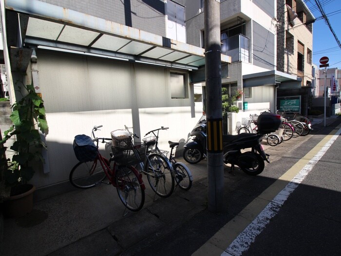 物件外観写真3　(駐輪場)