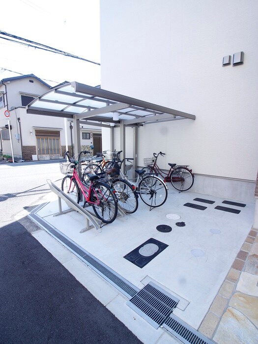 物件外観写真4　(駐輪場)