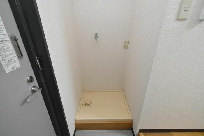 物件内観写真8　(洗濯機置場)