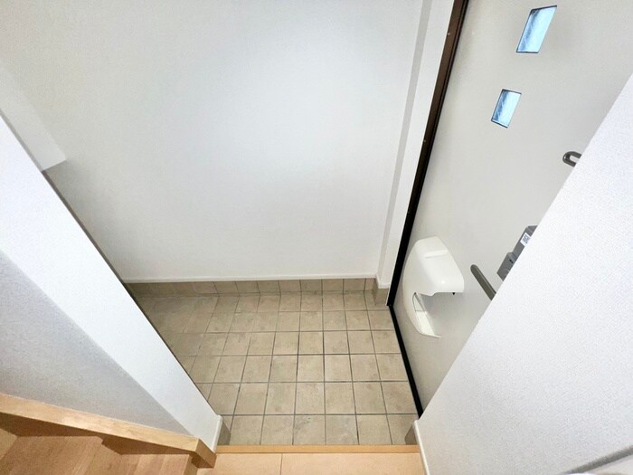 物件内観写真11　(玄関)