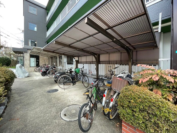 物件外観写真4　(駐輪場)