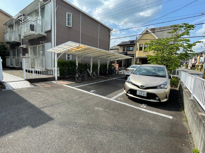 物件外観写真5　(駐車場)
