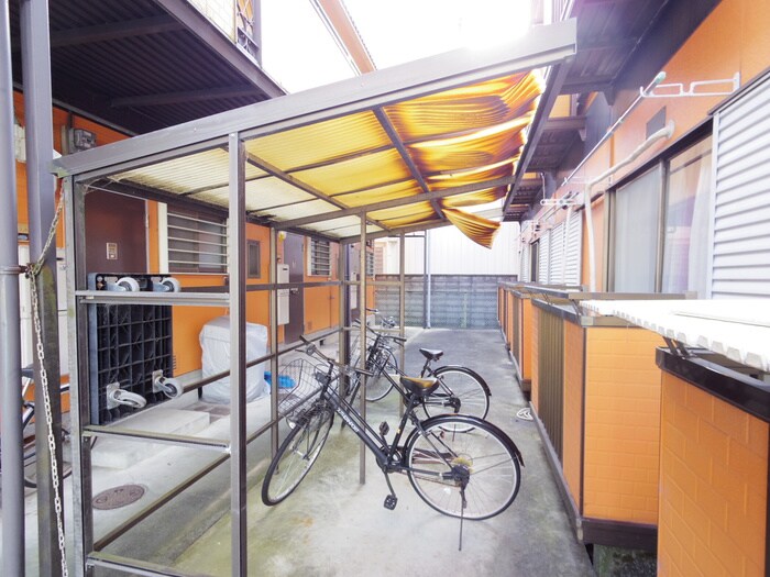 物件外観写真4　(駐輪場)