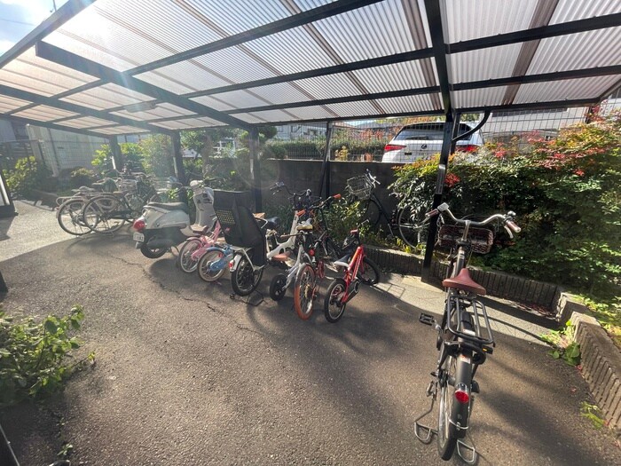 物件外観写真4　(駐輪場)