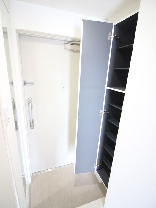 物件内観写真16　(玄関)