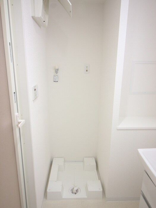 物件内観写真17　(洗濯機置場)