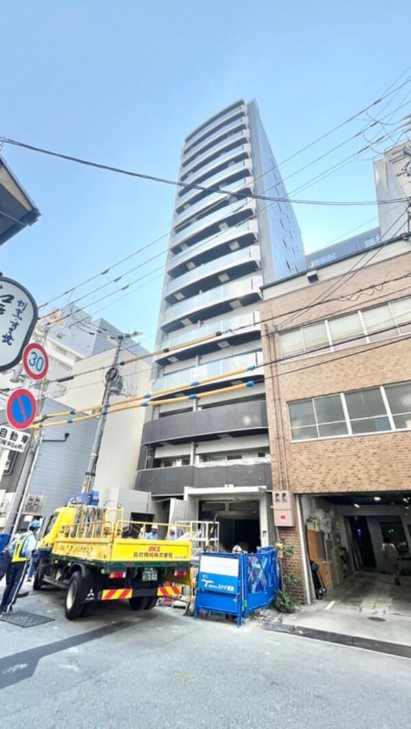 建築中