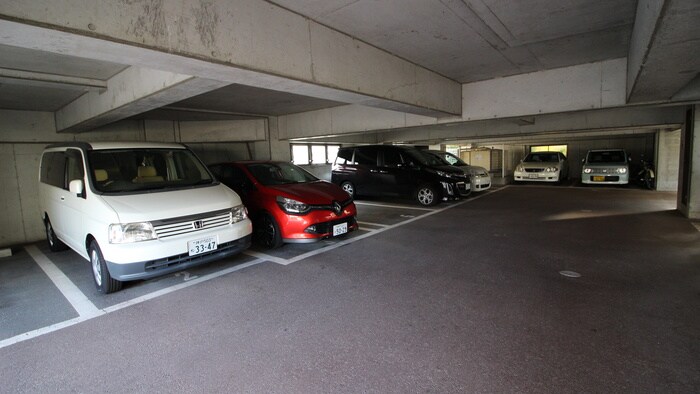 物件外観写真5　(駐車場)