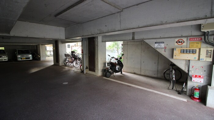 物件外観写真6　(駐輪場)