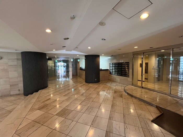 物件外観写真4　(エントランス部分)