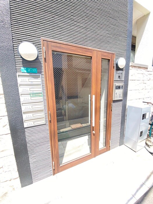 物件外観写真4　(エントランス部分)