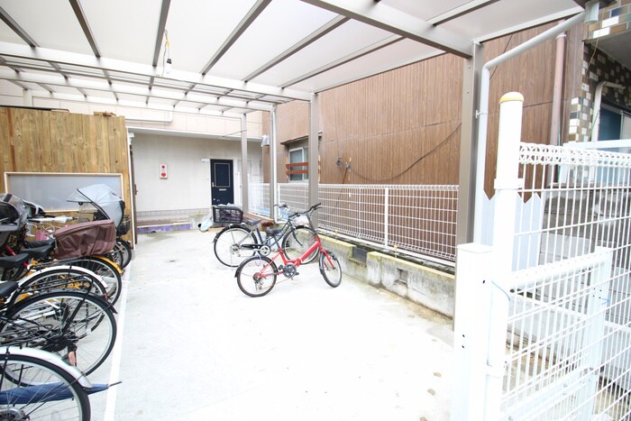 物件外観写真3　(駐輪場)