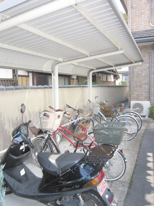 物件外観写真4　(駐輪場)