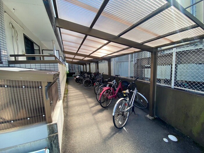 物件外観写真3　(駐輪場)