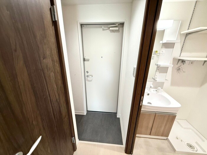 物件内観写真7　(玄関)