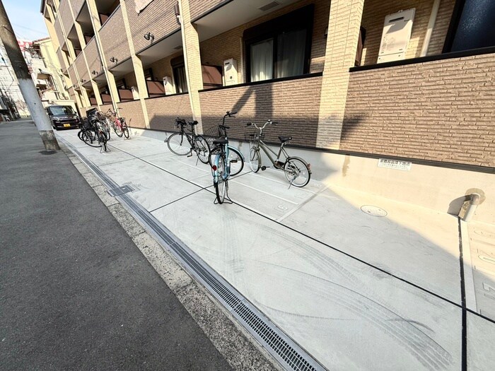 物件外観写真3　(駐輪場)