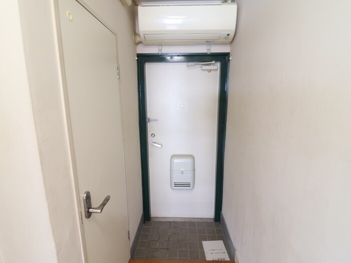 物件内観写真10　(玄関)