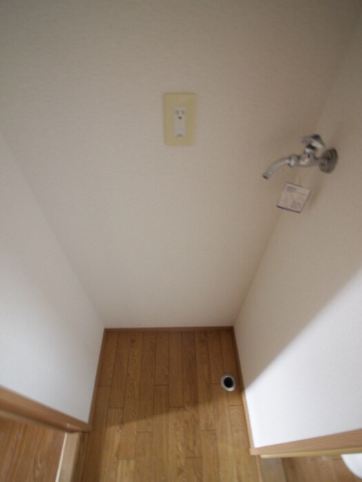 物件内観写真17　(洗濯機置場)