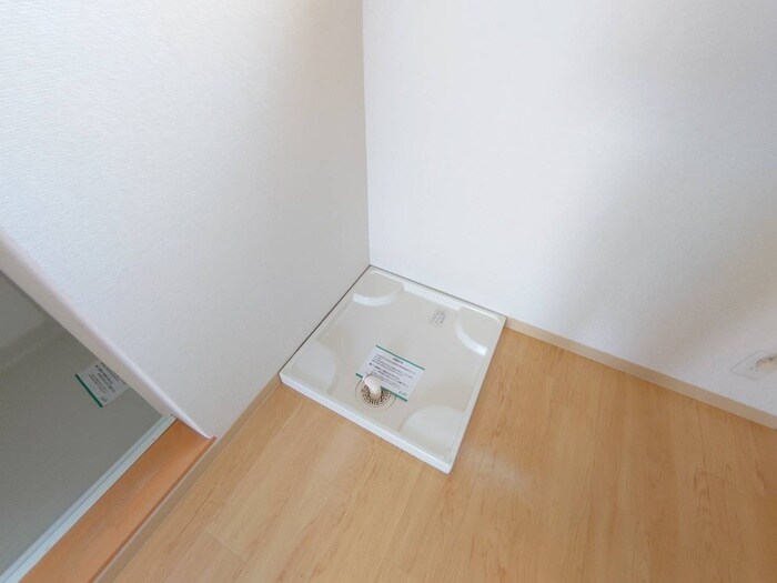 物件内観写真12　(洗濯機置場)