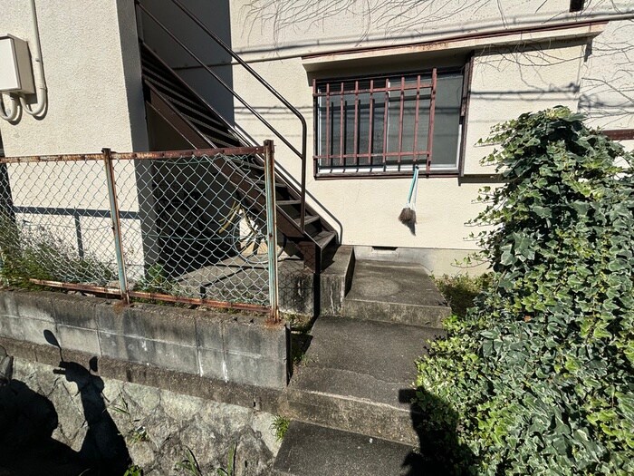 物件外観写真4　(エントランス部分)