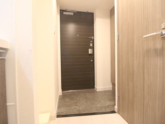 物件内観写真8　(玄関)