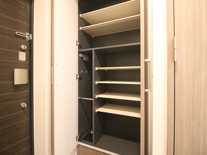 物件内観写真9　(靴箱)