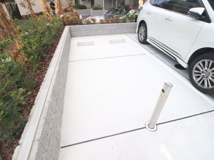 物件外観写真4　(駐車場)