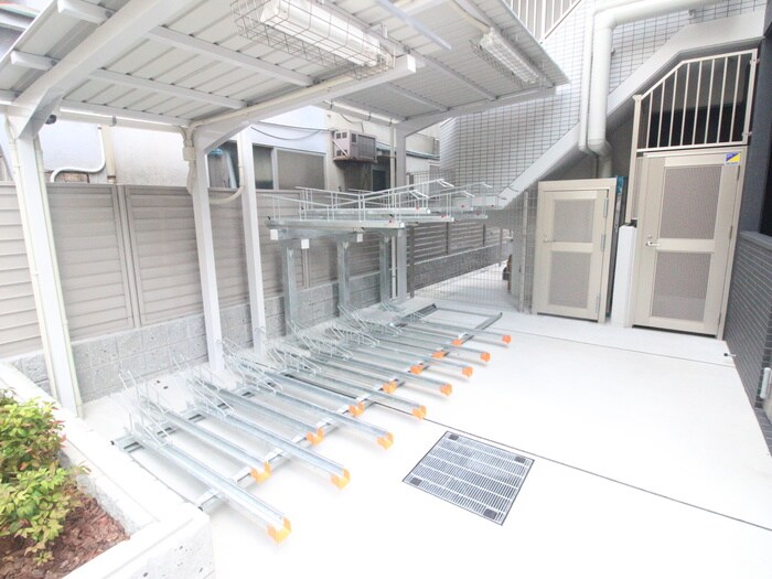 物件外観写真5　(駐輪場)