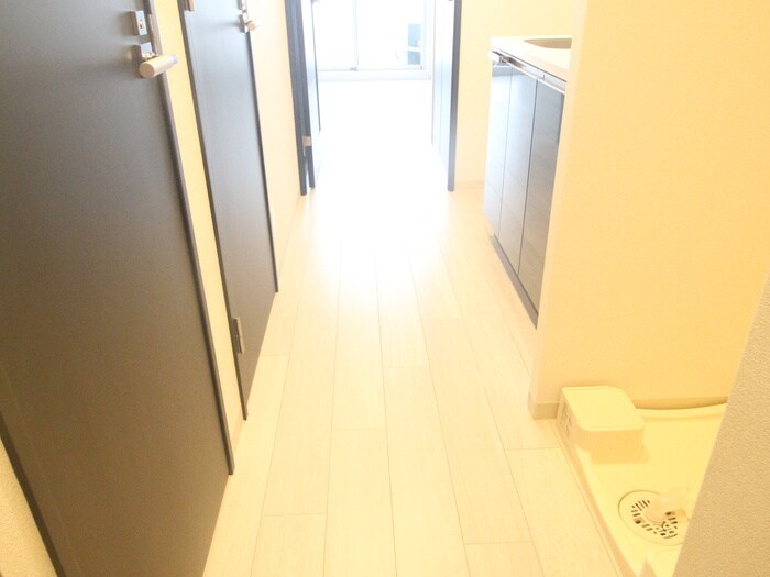 物件内観写真12　(廊下)