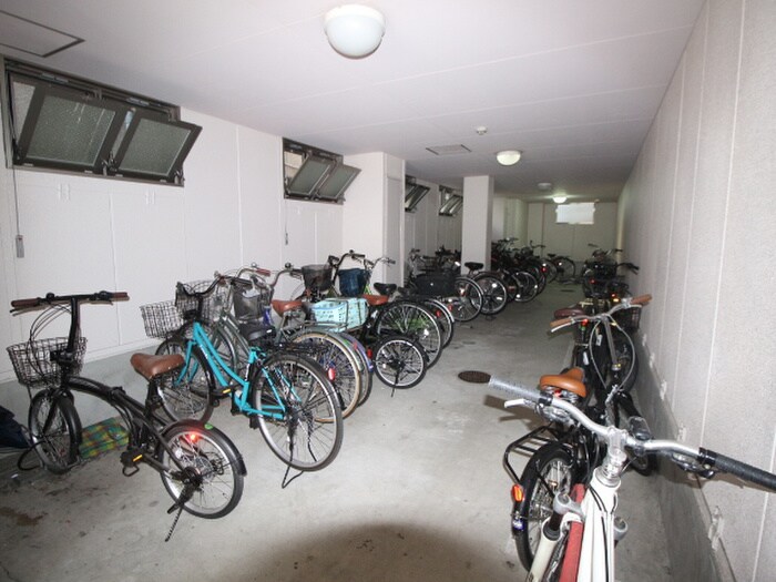 物件外観写真4　(駐輪場)