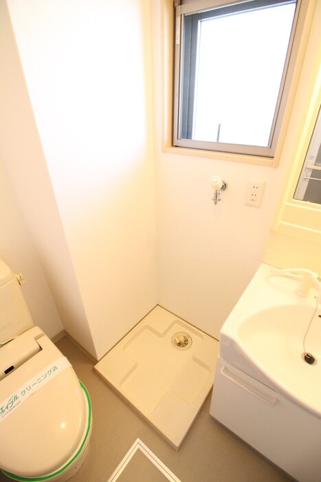 物件内観写真11　(洗濯機置場)