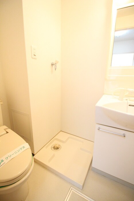 物件内観写真18　(洗濯機置場)