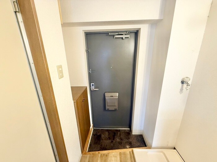 物件内観写真16　(玄関)
