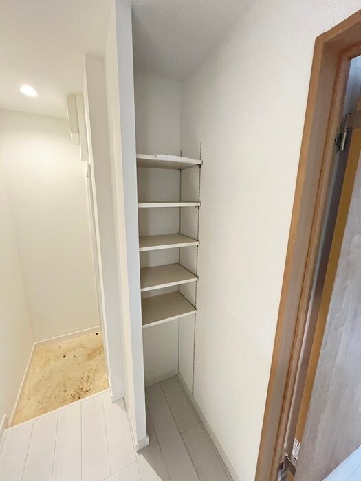 物件内観写真13　(玄関)