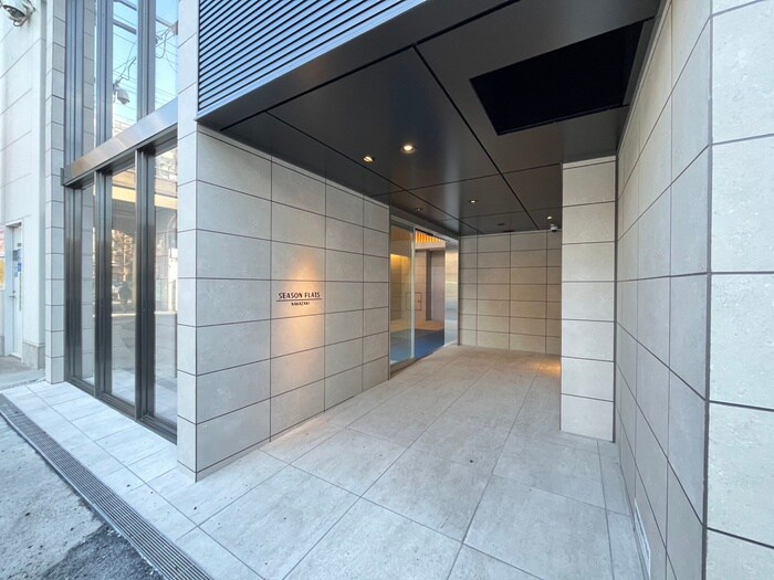 物件外観写真2　(エントランス部分)