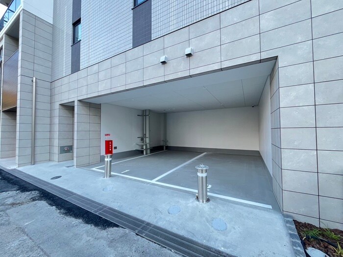 物件外観写真6　(駐車場)