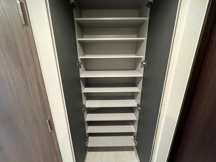 物件内観写真16　(玄関)