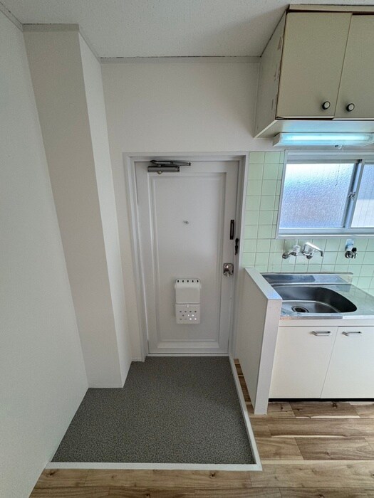 物件内観写真18　(玄関)