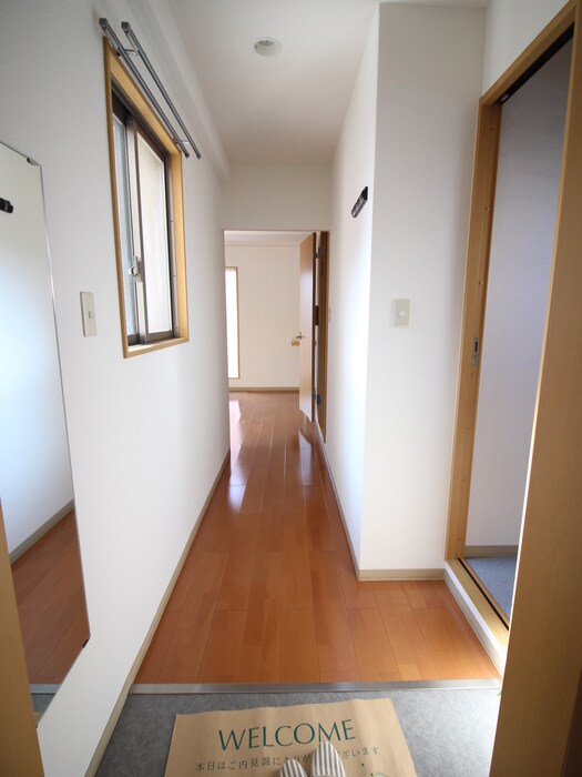 物件内観写真7　(玄関)