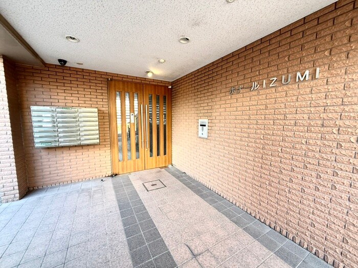 物件外観写真6　(エントランス部分)