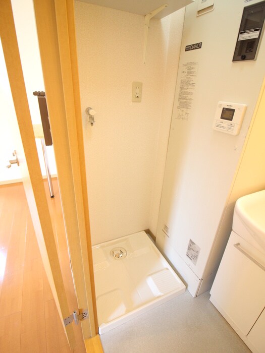 物件内観写真10　(洗濯機置場)