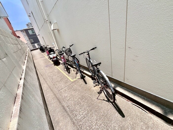 物件外観写真4　(駐輪場)