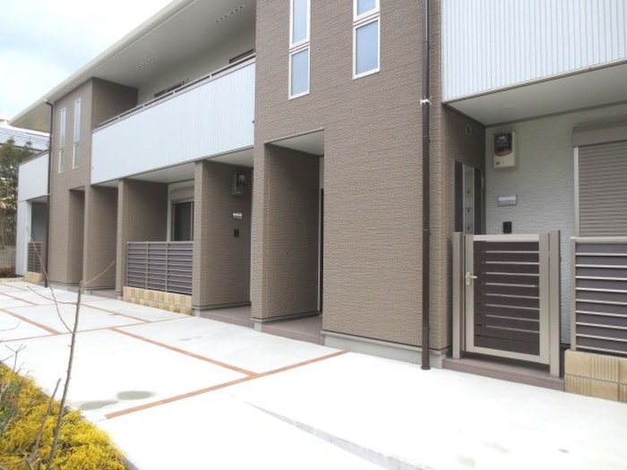 物件外観写真5　(エントランス部分)