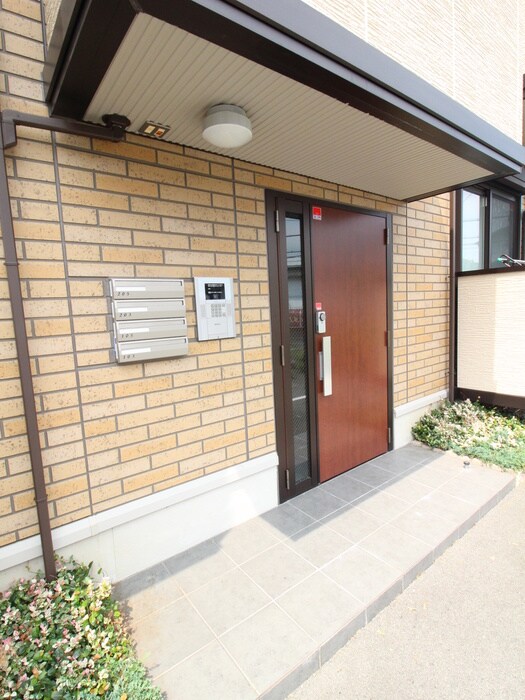 物件外観写真3　(エントランス部分)