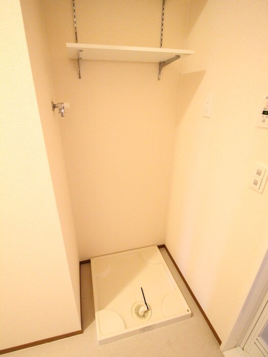 物件内観写真18　(洗濯機置場)