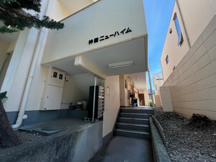 物件外観写真2　(エントランス部分)