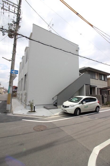 物件外観写真5　(エントランス部分)